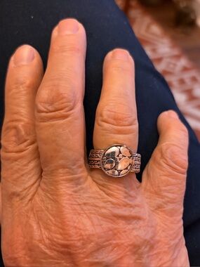 Silver tone Round detailed Ring